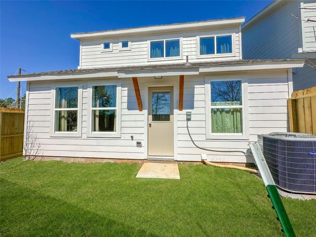 2710 Discovery Trails Court, Conroe, TX 77301