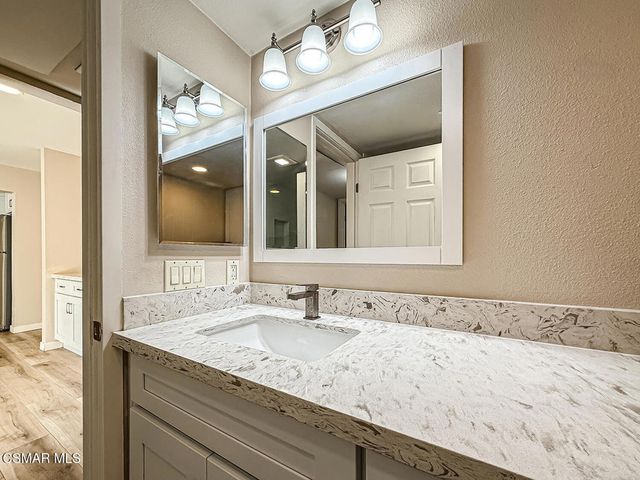 291 Sequoia Court 17, Thousand Oaks, CA 91360