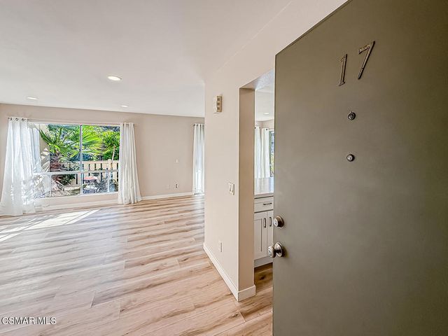 291 Sequoia Court 17, Thousand Oaks, CA 91360