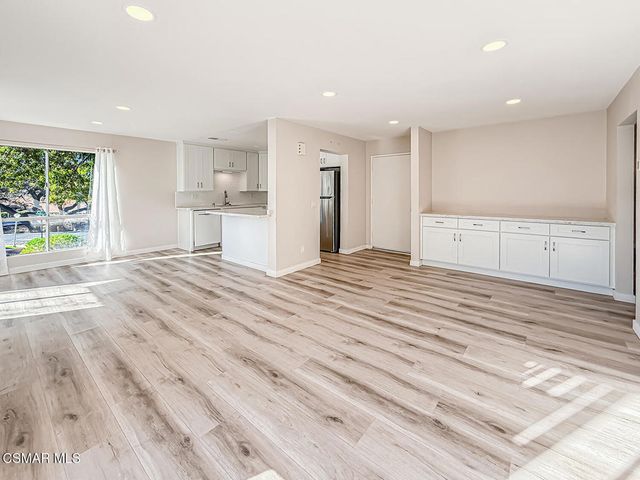 291 Sequoia Court 17, Thousand Oaks, CA 91360