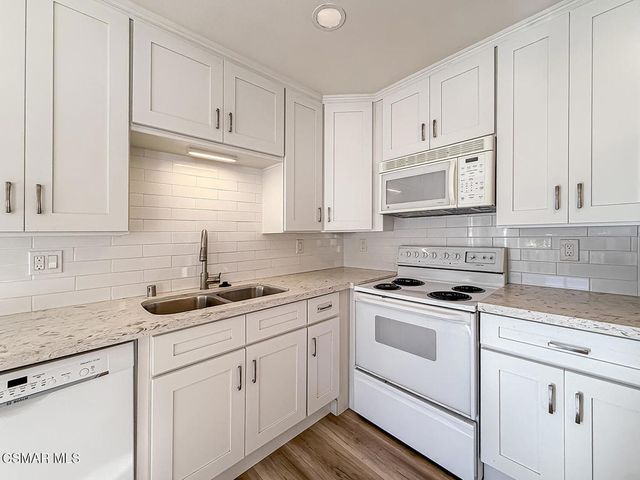 291 Sequoia Court 17, Thousand Oaks, CA 91360