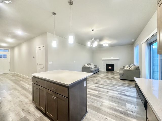 1396 DAYLILY St, Woodburn, OR 97071