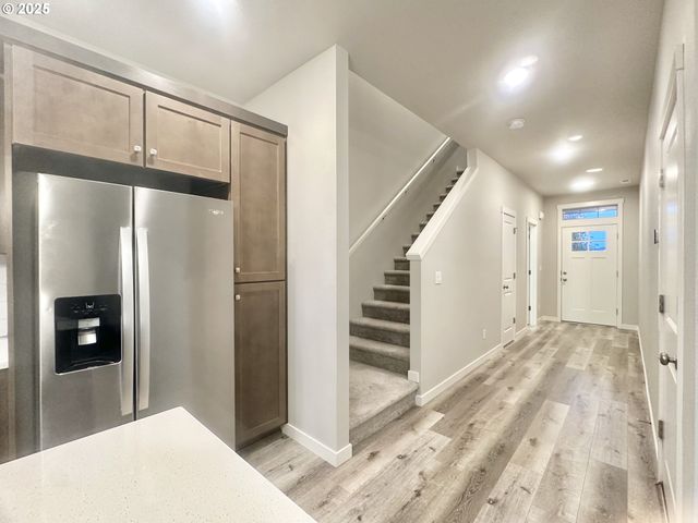 1396 DAYLILY St, Woodburn, OR 97071