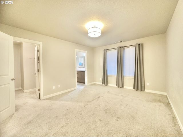 1396 DAYLILY St, Woodburn, OR 97071