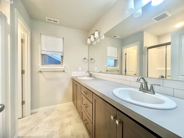 1396 DAYLILY St, Woodburn, OR 97071