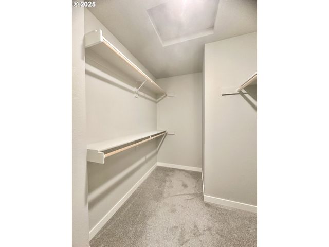 1396 DAYLILY St, Woodburn, OR 97071