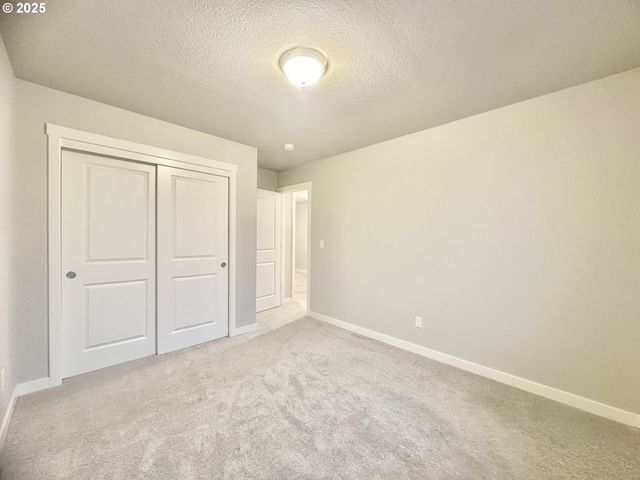 1396 DAYLILY St, Woodburn, OR 97071