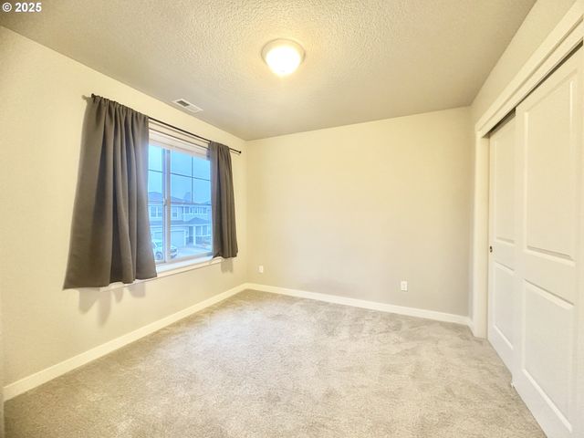 1396 DAYLILY St, Woodburn, OR 97071