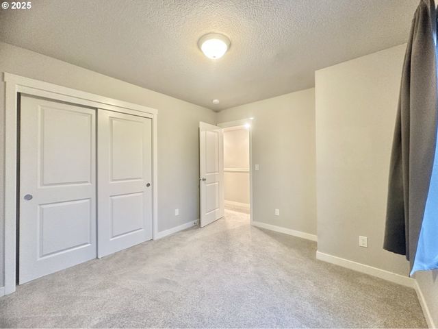 1396 DAYLILY St, Woodburn, OR 97071