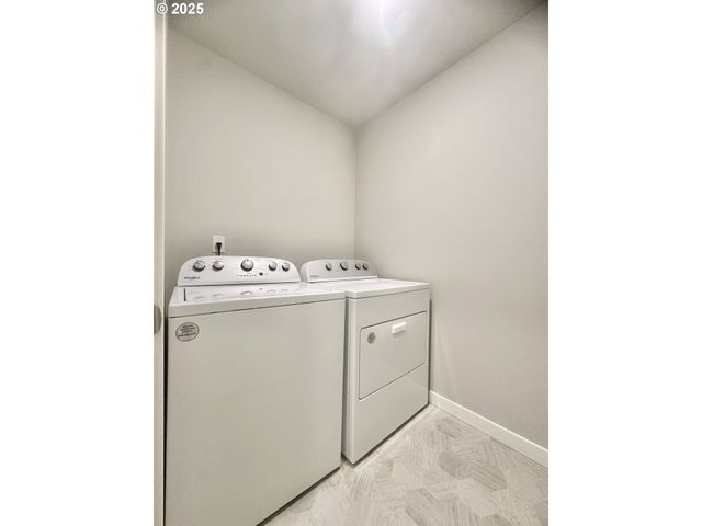 1396 DAYLILY St, Woodburn, OR 97071