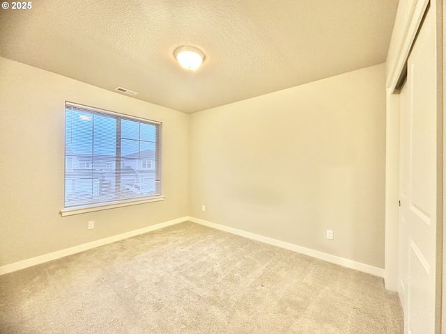 1396 DAYLILY St, Woodburn, OR 97071