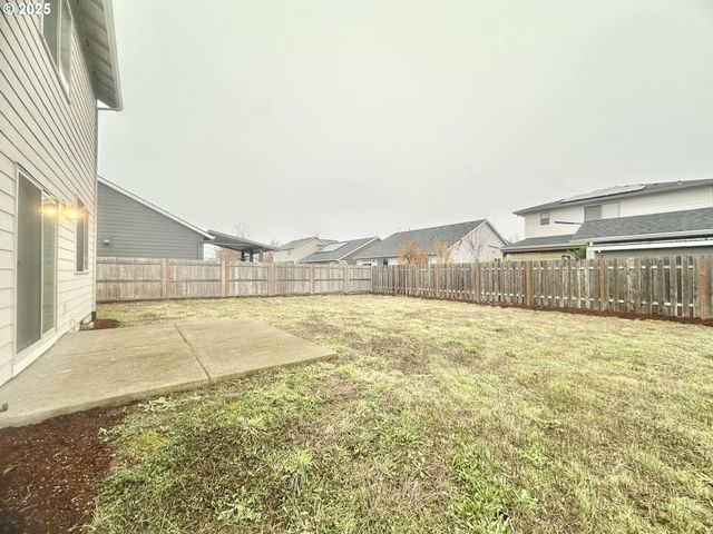 1396 DAYLILY St, Woodburn, OR 97071