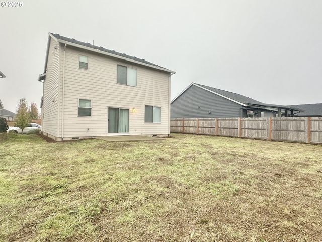 1396 DAYLILY St, Woodburn, OR 97071