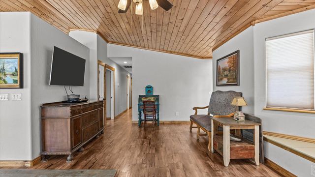 21935 Oatman Road, Eckert, CO 81418