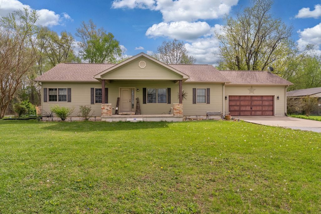 1358 Pershing Road, West Frankfort, IL 62896