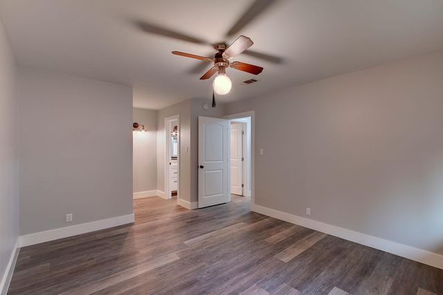 2305 Ventura DR B, Austin, TX 78741