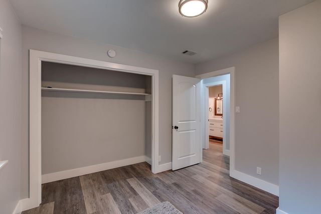 2305 Ventura DR B, Austin, TX 78741