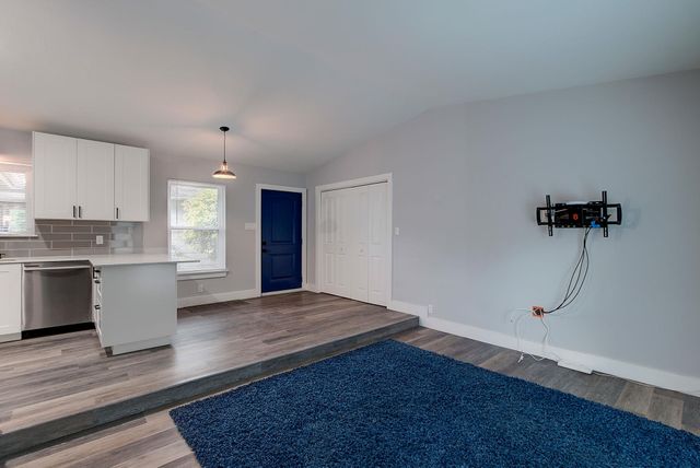 2305 Ventura DR B, Austin, TX 78741