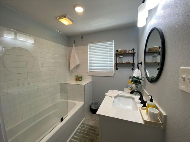 1604 Avenue L, Galveston, TX 77550