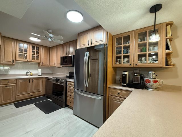 386 Golfview Road F, North Palm Beach, FL 33408