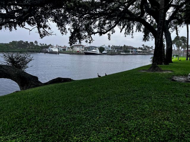 386 Golfview Road F, North Palm Beach, FL 33408