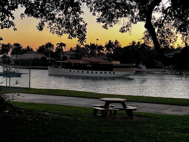 386 Golfview Road F, North Palm Beach, FL 33408