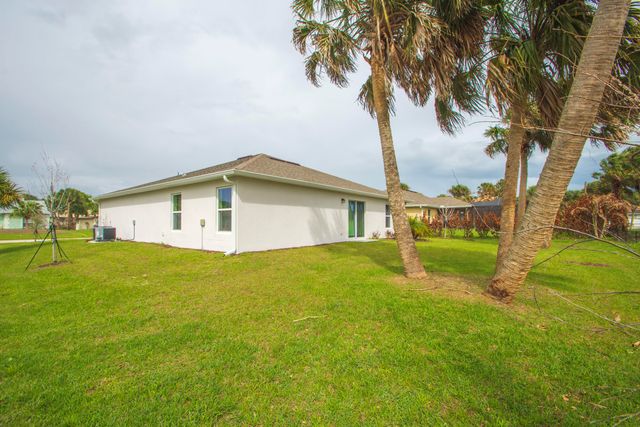 450 Kendall Avenue, Sebastian, FL 32958