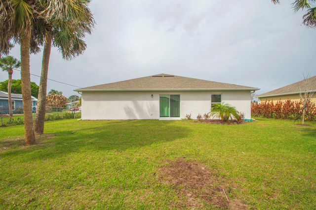 450 Kendall Avenue, Sebastian, FL 32958