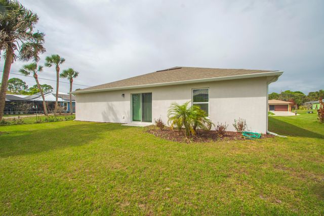450 Kendall Avenue, Sebastian, FL 32958
