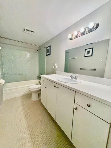 1200 Tallwood Avenue 102, Hollywood, FL 33021