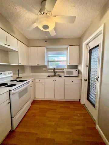 1200 Tallwood Avenue 102, Hollywood, FL 33021