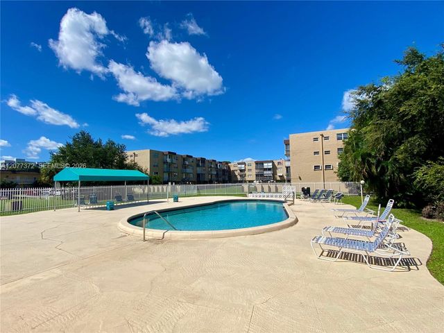 1200 Tallwood Avenue 102, Hollywood, FL 33021