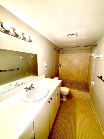 1200 Tallwood Avenue 102, Hollywood, FL 33021