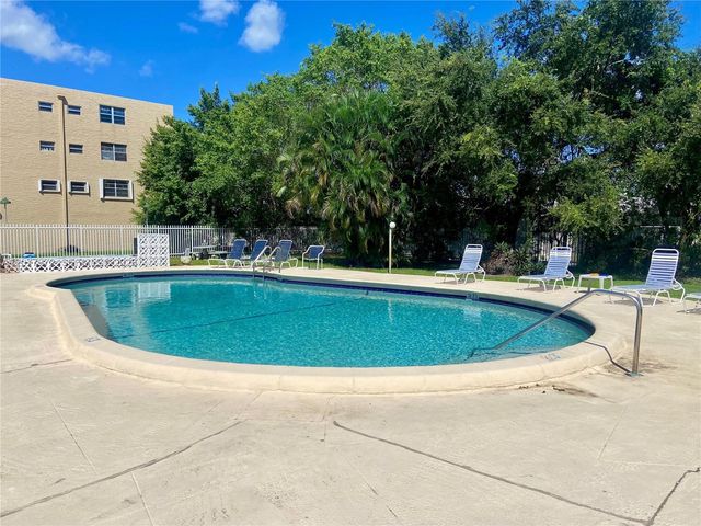 1200 Tallwood Avenue 102, Hollywood, FL 33021