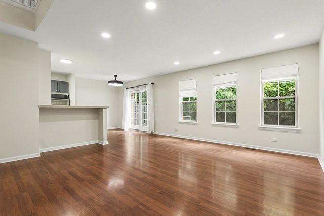 360 Golfview Court 360, Bloomingdale, IL 60108