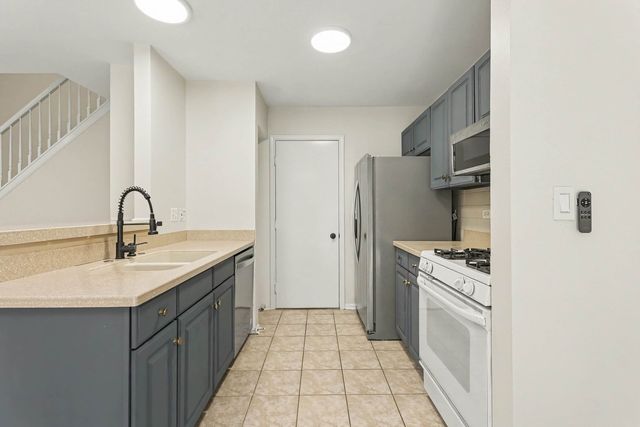 360 Golfview Court 360, Bloomingdale, IL 60108