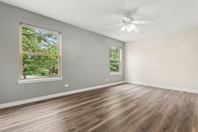 360 Golfview Court 360, Bloomingdale, IL 60108