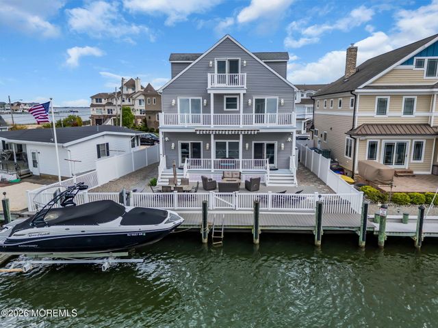34 Bay Point Drive, Toms River, NJ 08753