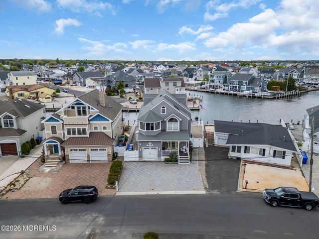 34 Bay Point Drive, Toms River, NJ 08753