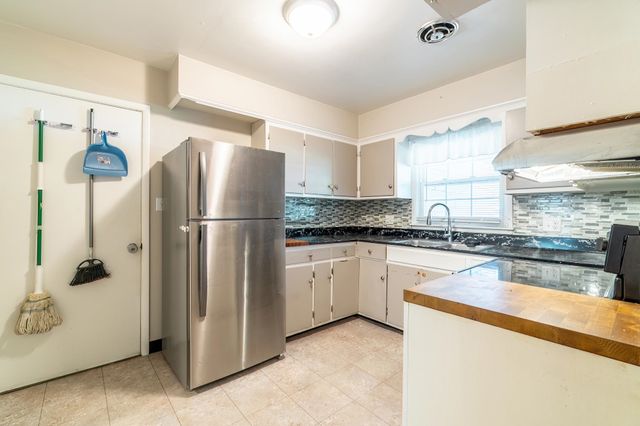 6708 S Calhoun Street, Fort Wayne, IN 46807