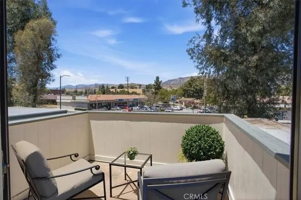 10566 Sunland Boulevard 7, Sunland, CA 91040