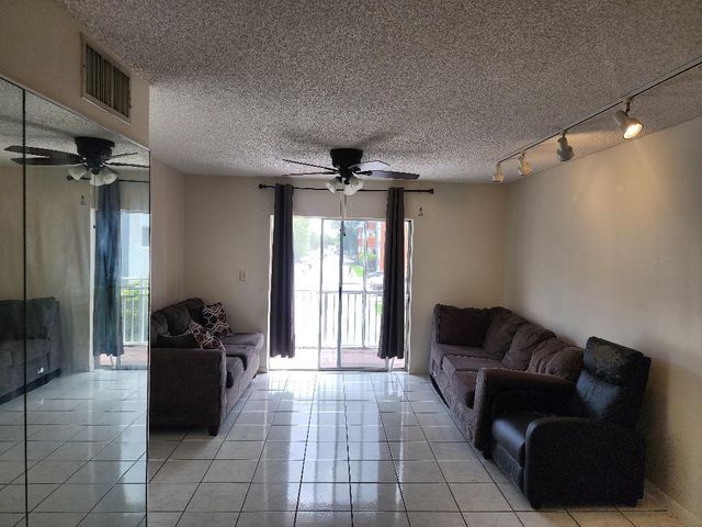 11311 SW 200TH Street SW 214-D, Miami, FL 33157