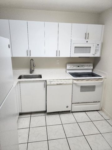 11311 SW 200TH Street SW 214-D, Miami, FL 33157