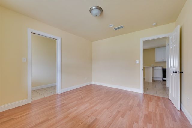 725 Meadowlark Circle, Crowley, TX 76036