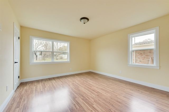 725 Meadowlark Circle, Crowley, TX 76036