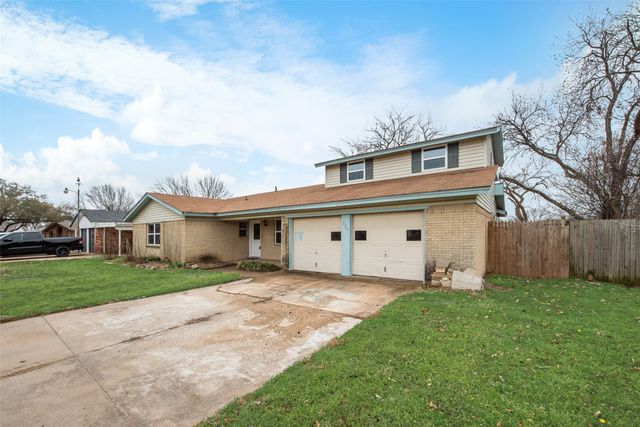 725 Meadowlark Circle, Crowley, TX 76036