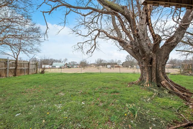 725 Meadowlark Circle, Crowley, TX 76036