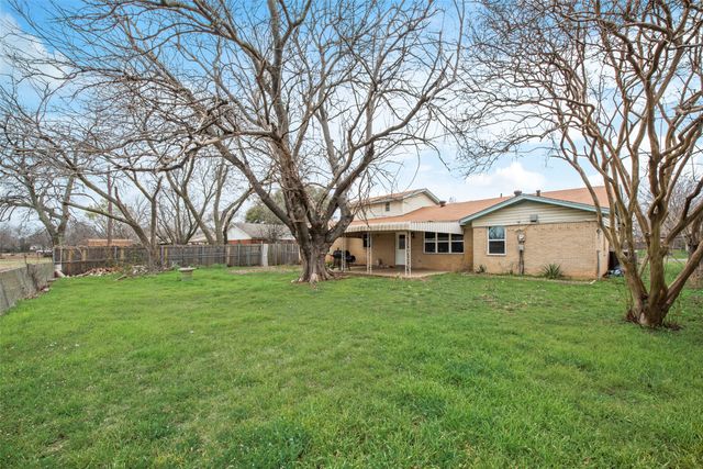 725 Meadowlark Circle, Crowley, TX 76036