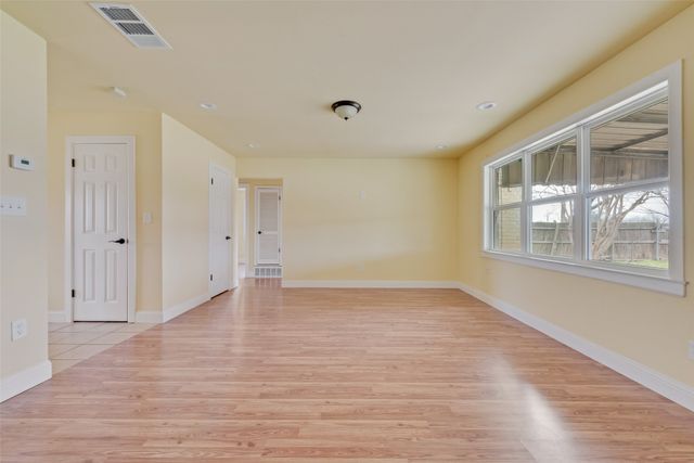 725 Meadowlark Circle, Crowley, TX 76036