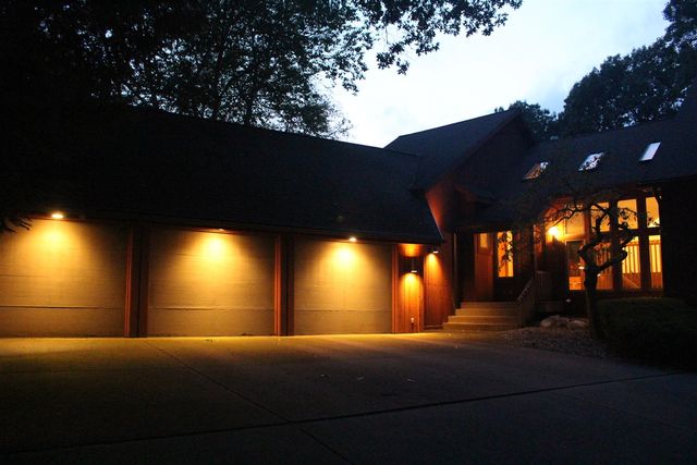 4282 Squire Heath Lane, Portage, MI 49024